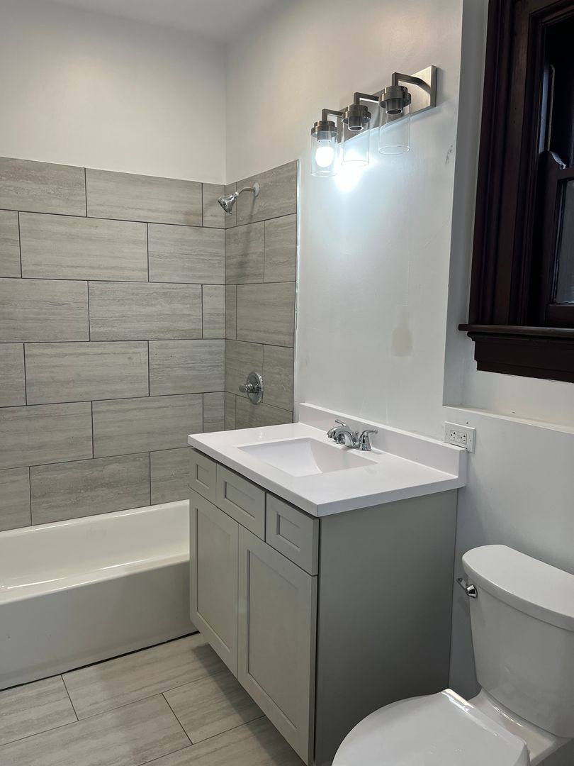 Apartment for rent at 1927 Scott Blvd, Covington, KY 41014