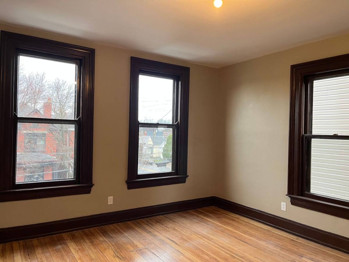 Apartment for rent at 1927 Scott Blvd, Covington, KY 41014