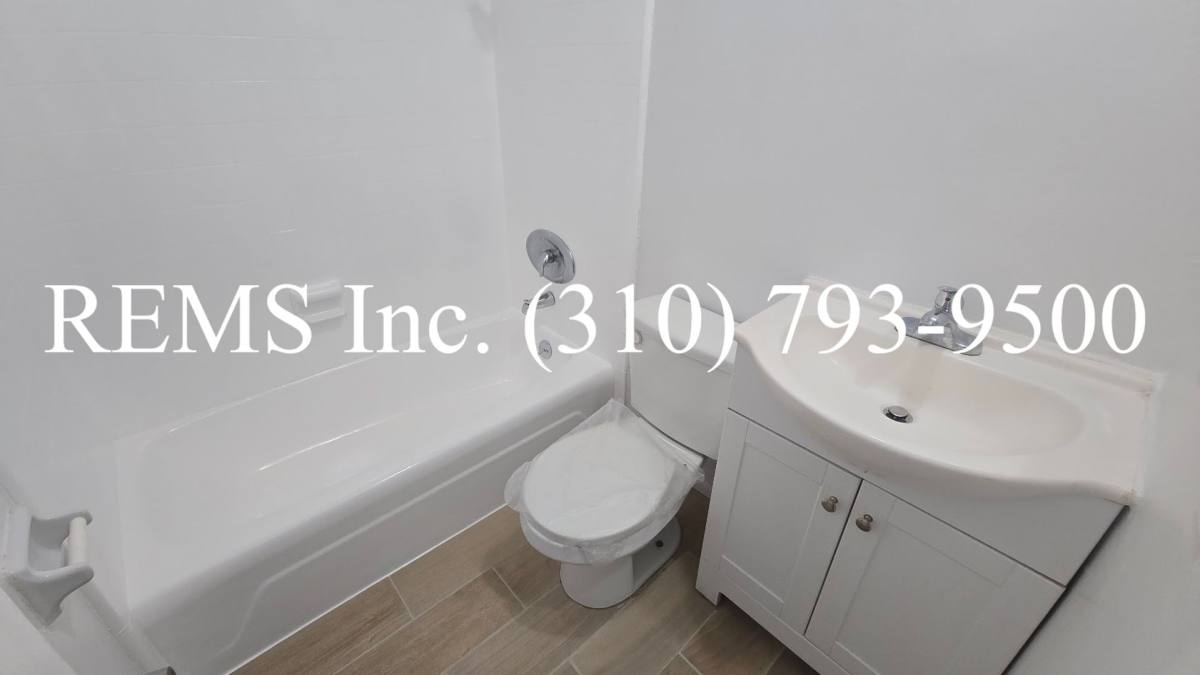 Apartment for rent at 4350 W 130th St, Hawthorne, CA 90250