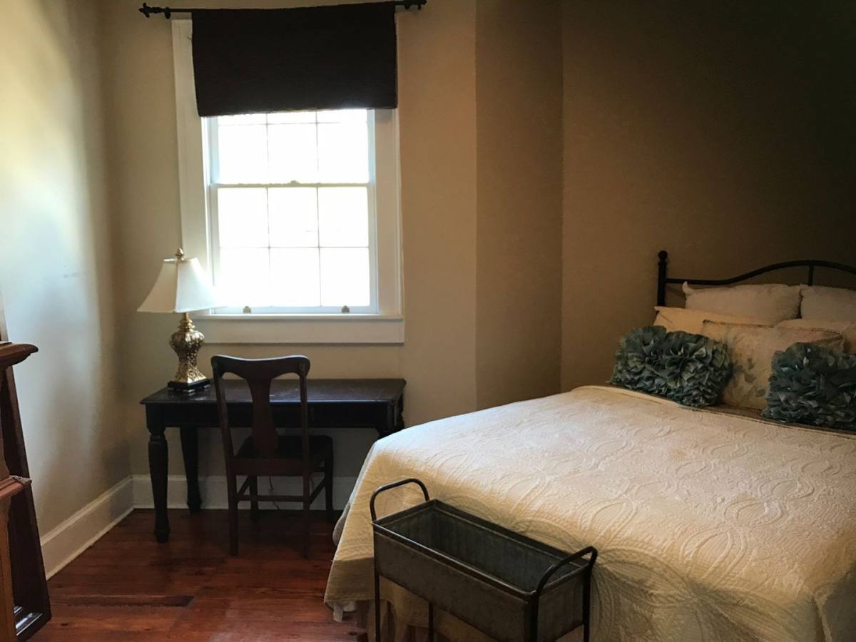Condo for rent at 1826 Burgundy St, New Orleans, LA 70116