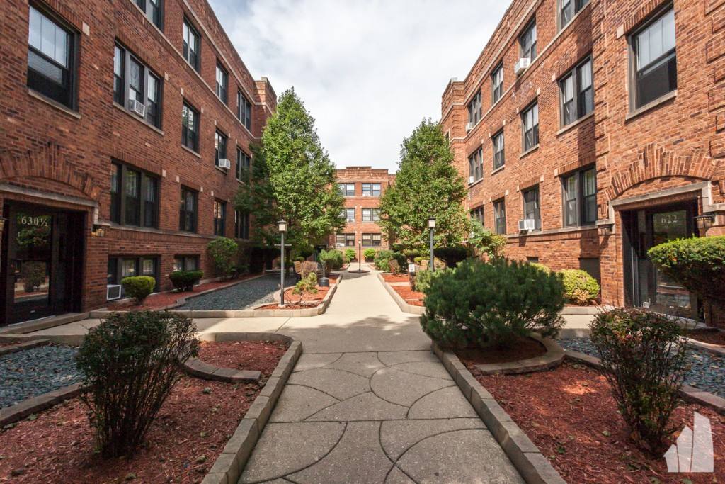Apartment for rent at 628 W Cornelia Ave #1W, Chicago, IL 60657