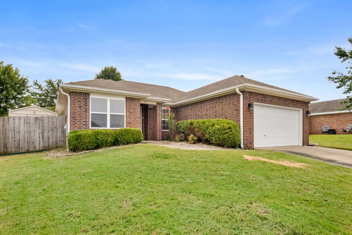 House for rent at 705 SW Crystal St, Bentonville, AR 72712