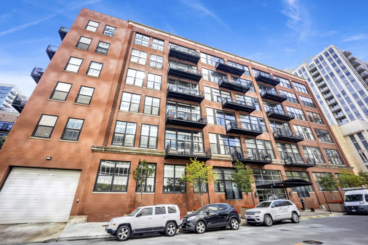 Condo for rent at 525 W Superior St #322, Chicago, IL 60654