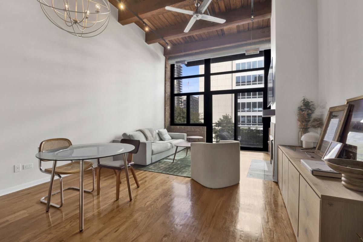 Condo for rent at 525 W Superior St #322, Chicago, IL 60654