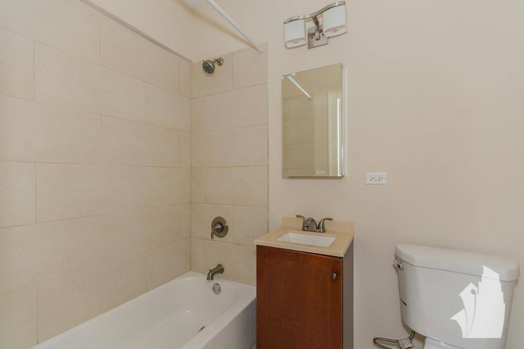 Apartment for rent at 2175 W Giddings St #1, Chicago, IL 60625
