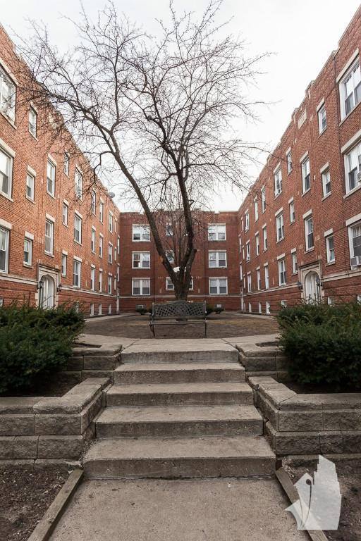 Apartment for rent at 949 W Cornelia Ave #1D, Chicago, IL 60657