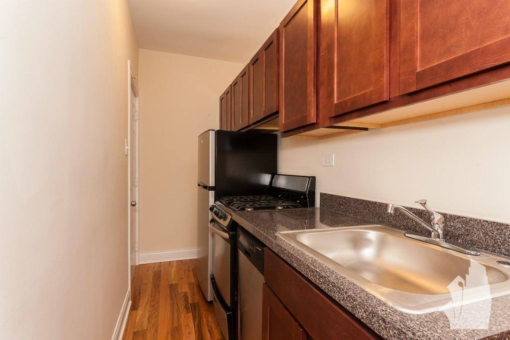 Apartment for rent at 949 W Cornelia Ave #1D, Chicago, IL 60657