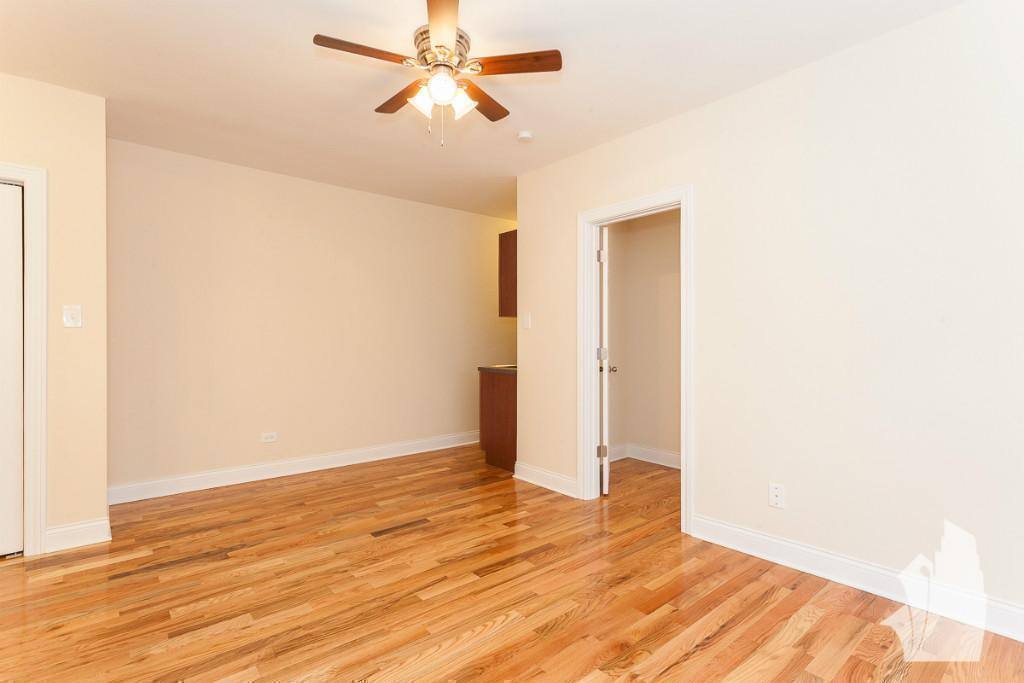 Apartment for rent at 949 W Cornelia Ave #1D, Chicago, IL 60657