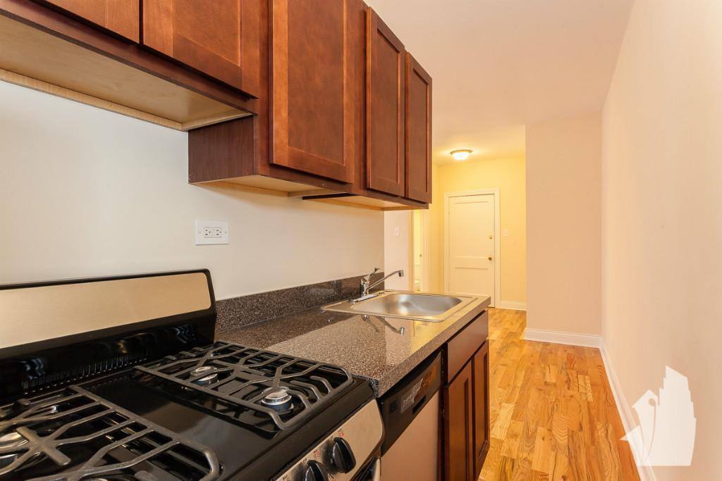 Apartment for rent at 949 W Cornelia Ave #1D, Chicago, IL 60657