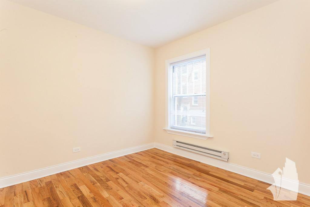Apartment for rent at 949 W Cornelia Ave #1D, Chicago, IL 60657