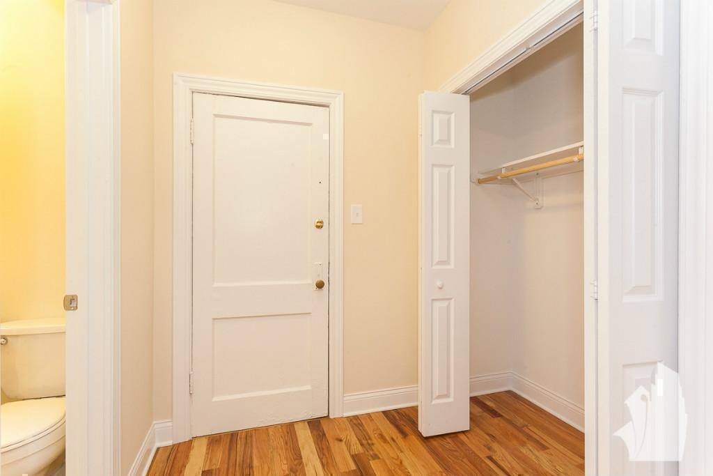 Apartment for rent at 949 W Cornelia Ave #1D, Chicago, IL 60657