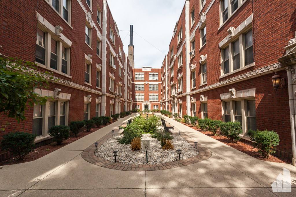 Apartment for rent at 5425 W Surf St #2S, Chicago, IL 60657