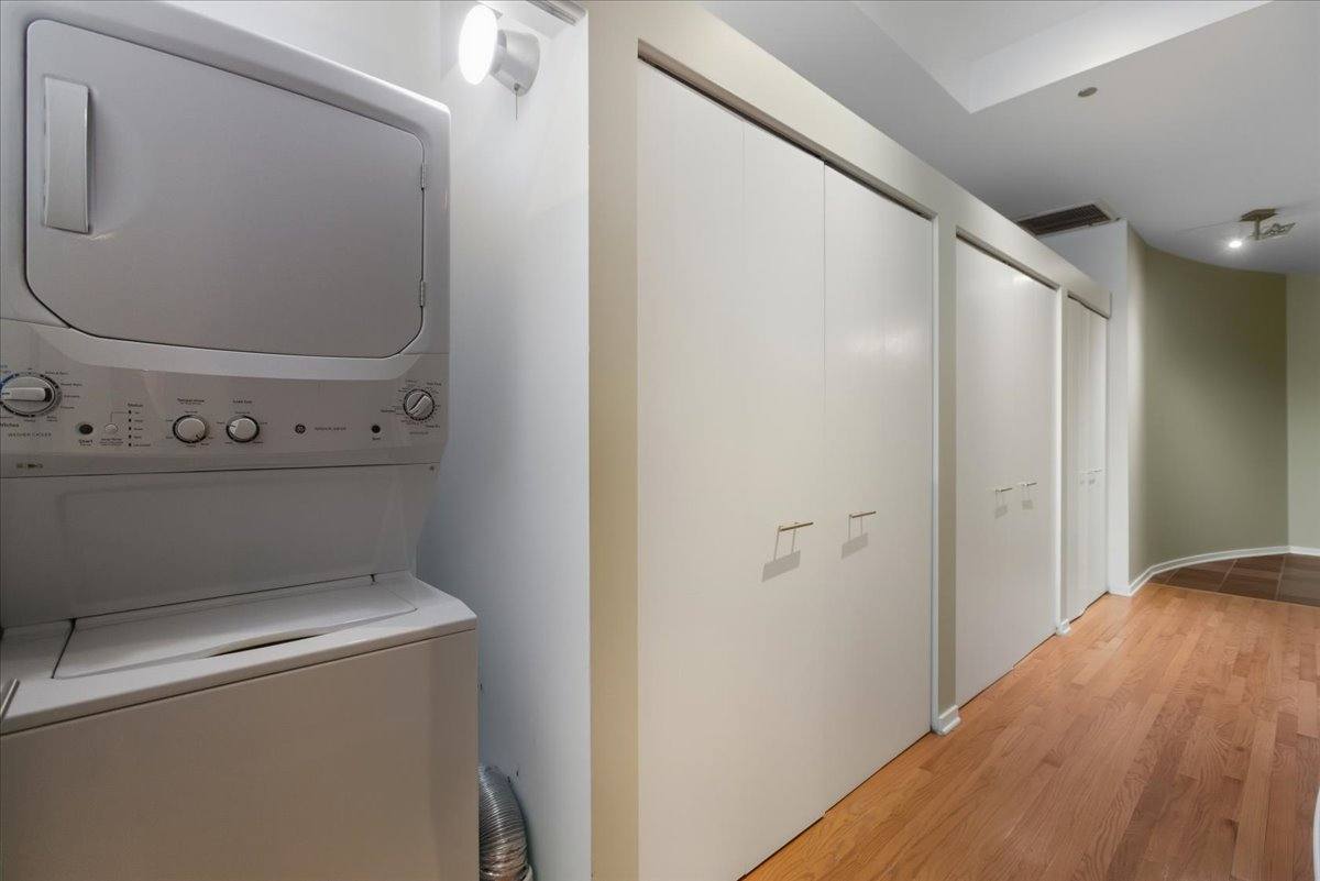 Apartment for rent at 208 W Washington St #1010, Chicago, IL 60606