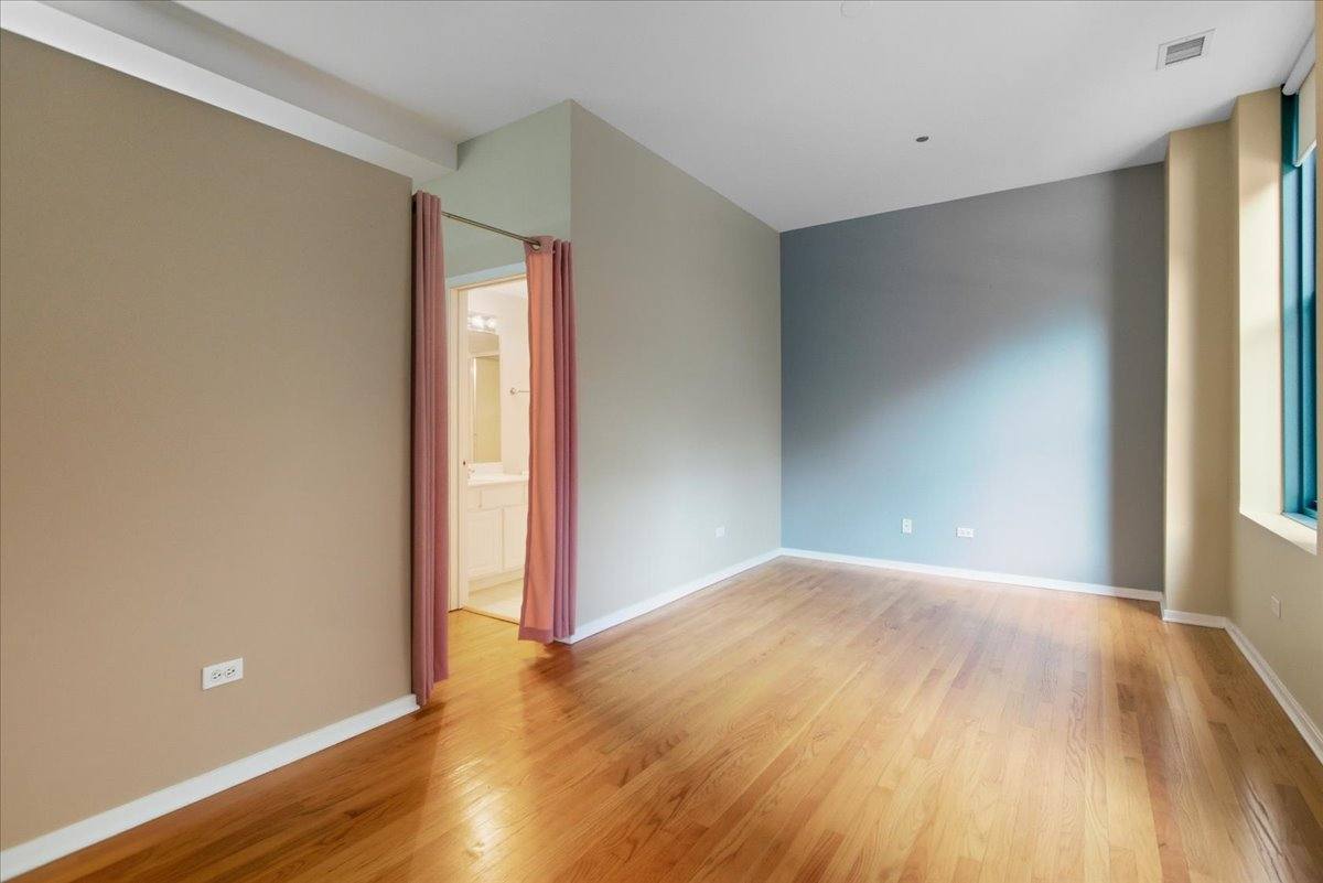Apartment for rent at 208 W Washington St #1010, Chicago, IL 60606