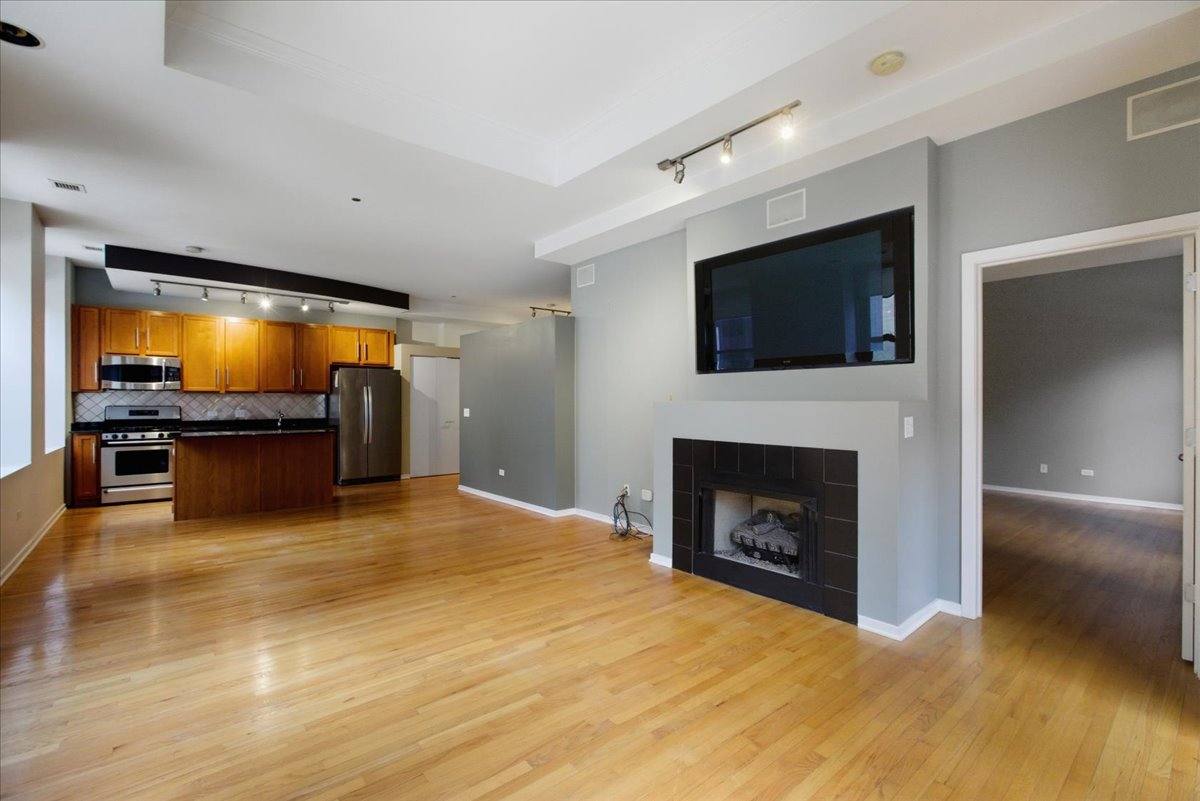 Apartment for rent at 208 W Washington St #1010, Chicago, IL 60606