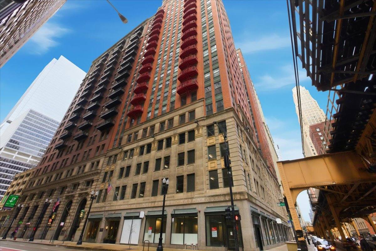 Apartment for rent at 208 W Washington St #1010, Chicago, IL 60606