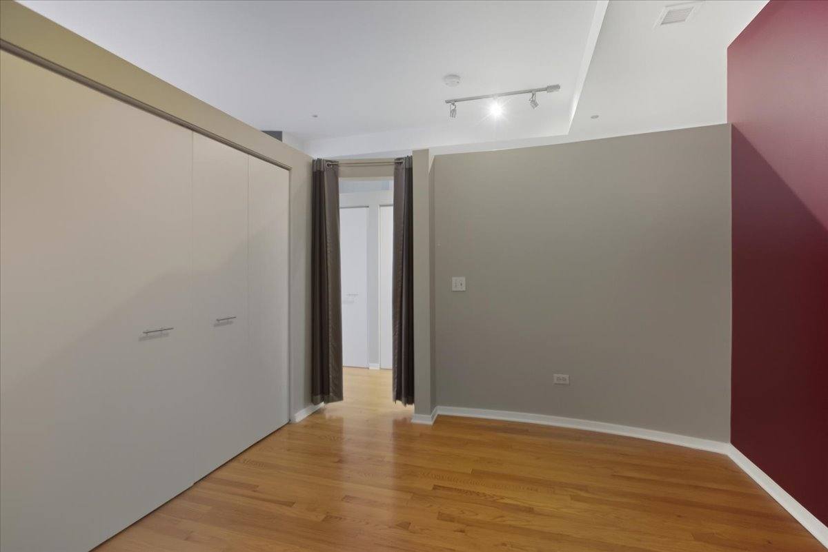 Apartment for rent at 208 W Washington St #1010, Chicago, IL 60606