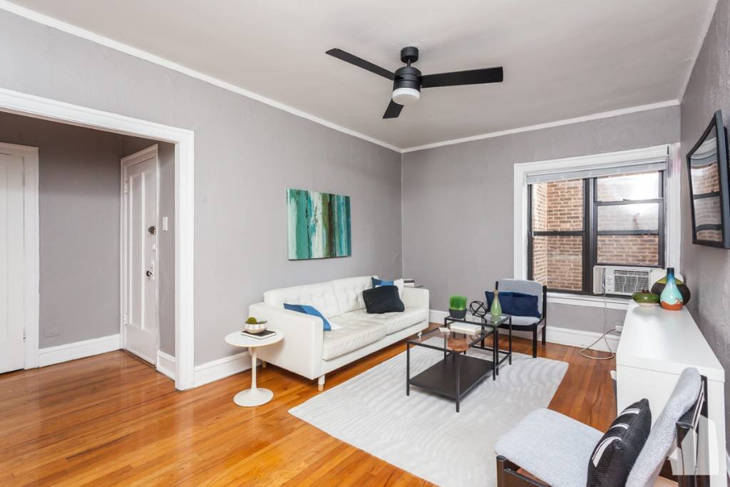 Apartment for rent at 637 W Cornelia Ave #2W, Chicago, IL 60657