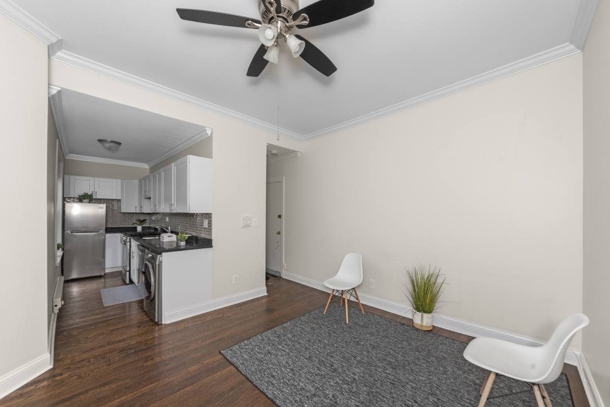 Apartment for rent at 923 W Waveland Ave #3B, Chicago, IL 60613
