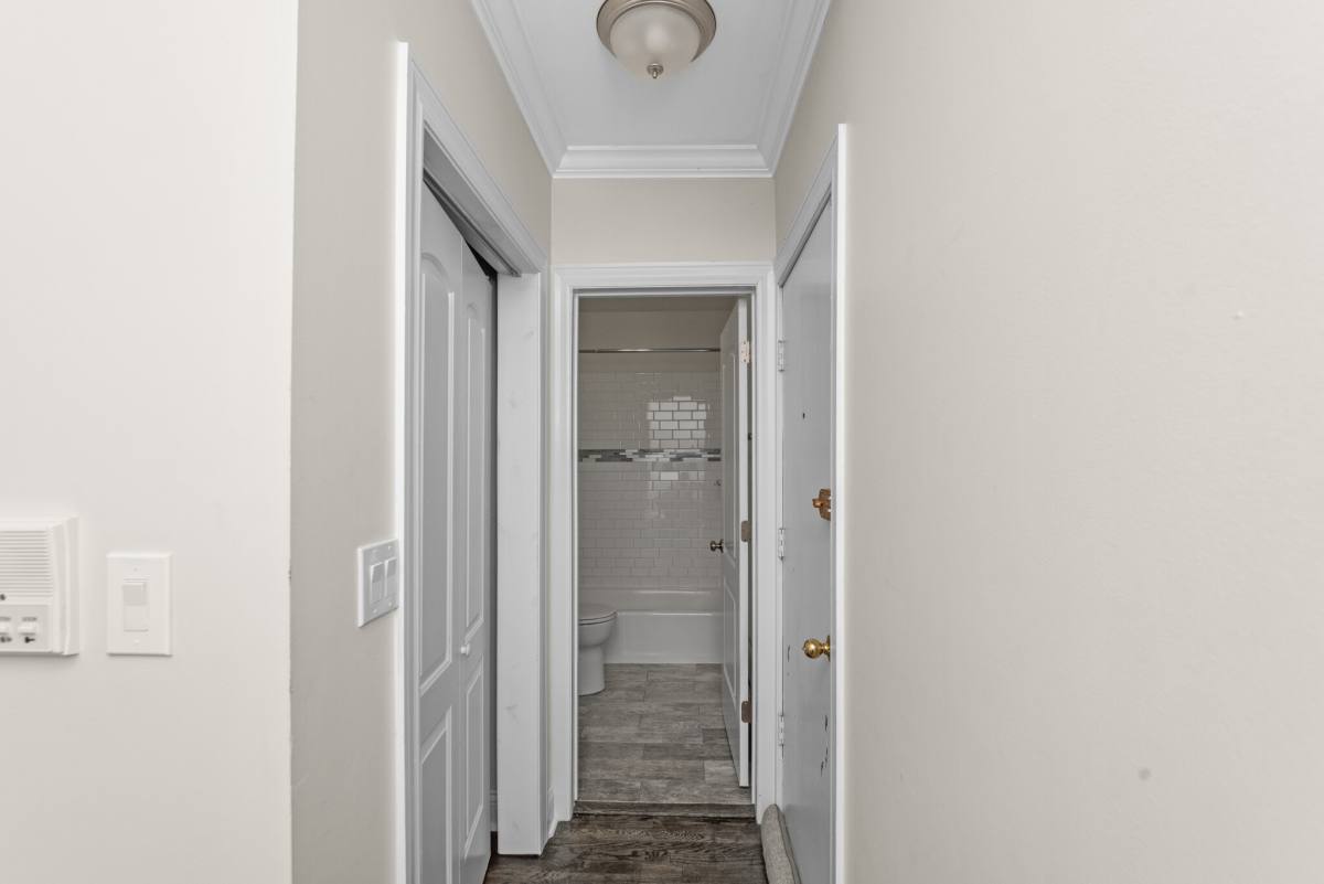 Apartment for rent at 923 W Waveland Ave #3B, Chicago, IL 60613