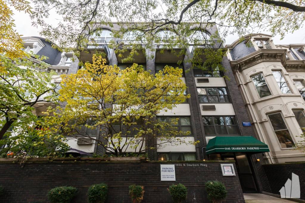 Apartment for rent at 1446 N Dearborn St #2A, Chicago, IL 60610