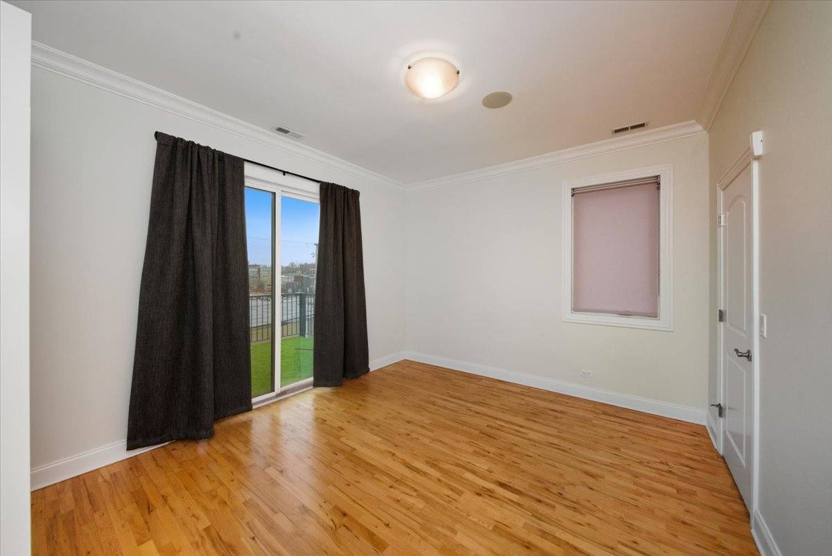 Apartment for rent at 1523 W Huron St #3, Chicago, IL 60642