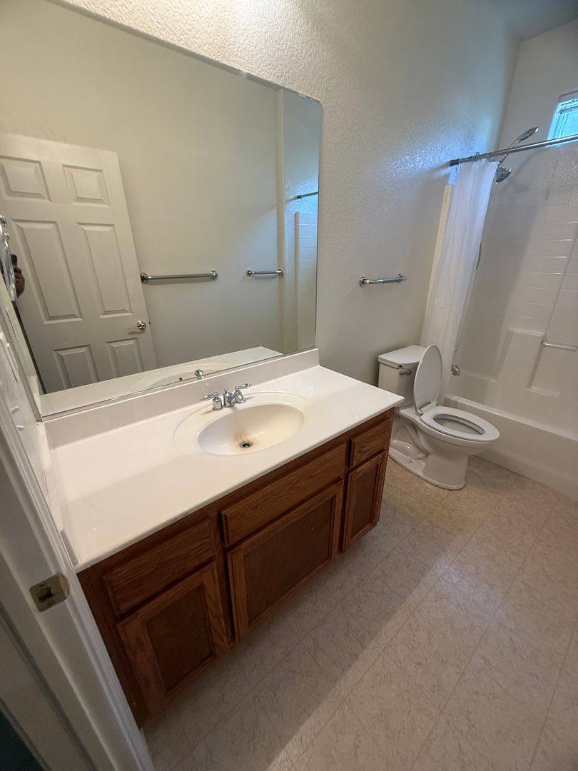 House for rent at 2988 La Vina Circle, Los Banos, CA 93635