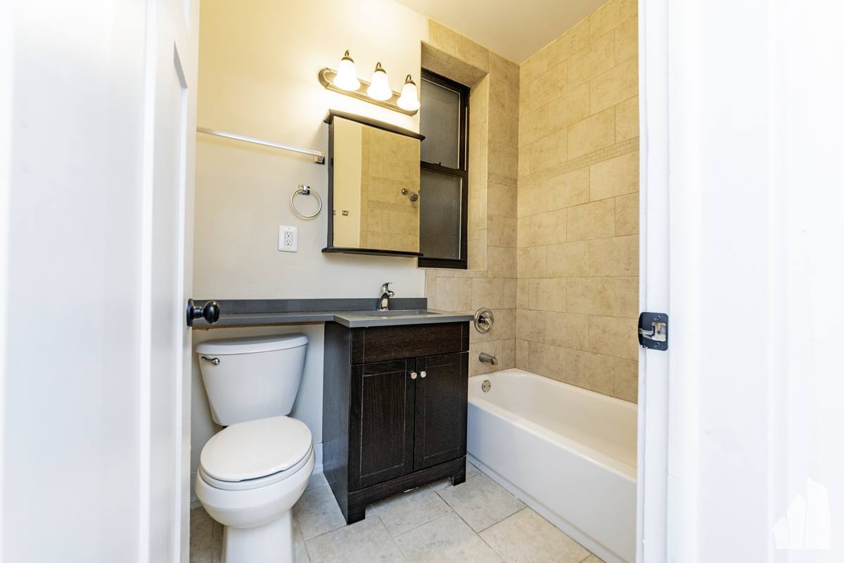Apartment for rent at 3523 N Racine Ave #1E, Chicago, IL 60657