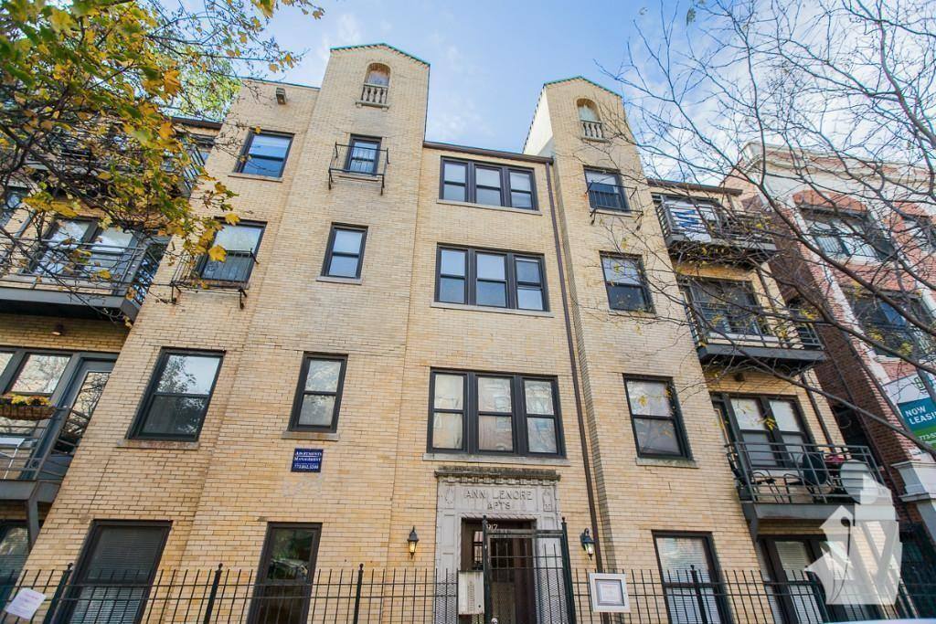 Apartment for rent at 917 W Dakin St #305, Chicago, IL 60613