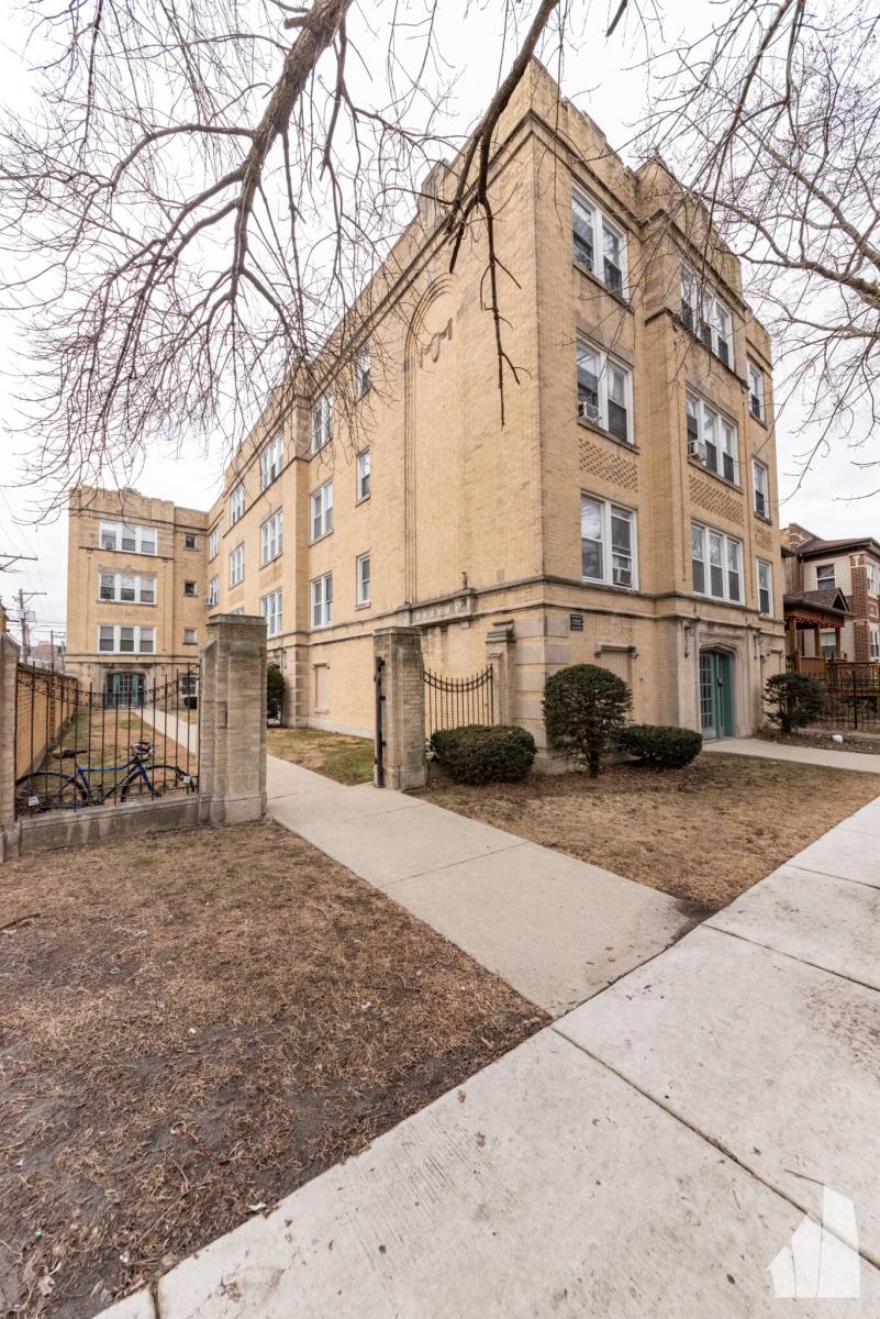 Apartment for rent at 4414 N Whipple St #2N, Chicago, IL 60625