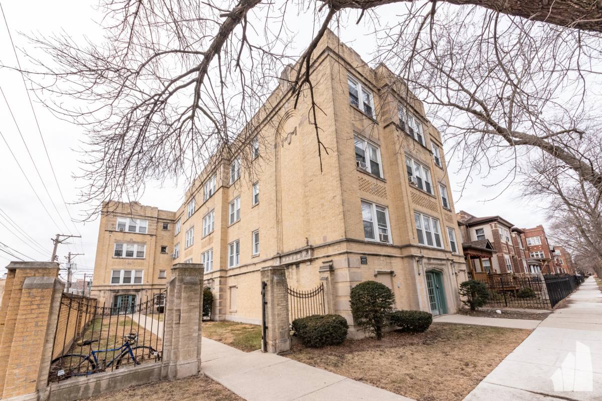 Apartment for rent at 4414 N Whipple St #2N, Chicago, IL 60625