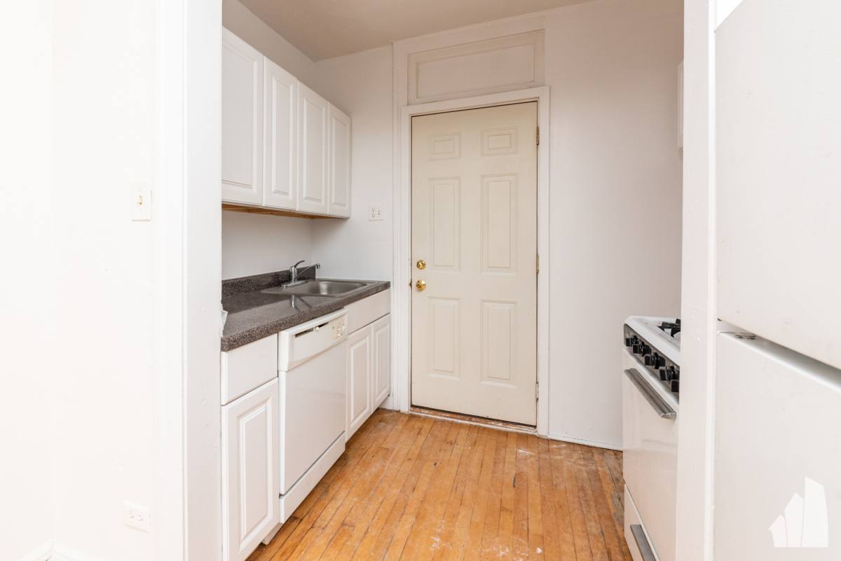 Apartment for rent at 4414 N Whipple St #2N, Chicago, IL 60625