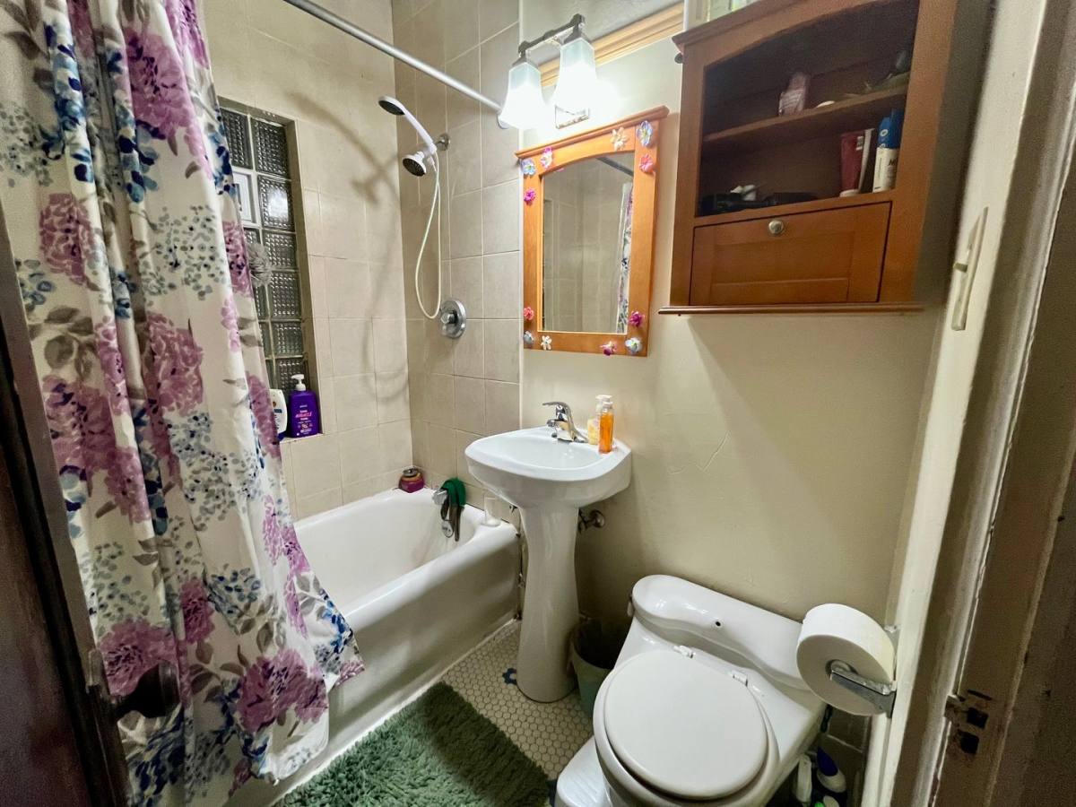Apartment for rent at 1716 E Newton Ave, Milwaukee, WI 53211
