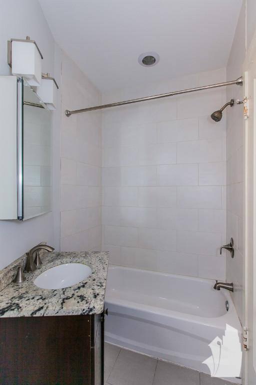 Apartment for rent at 2233 W Wilson Ave #1, Chicago, IL 60625