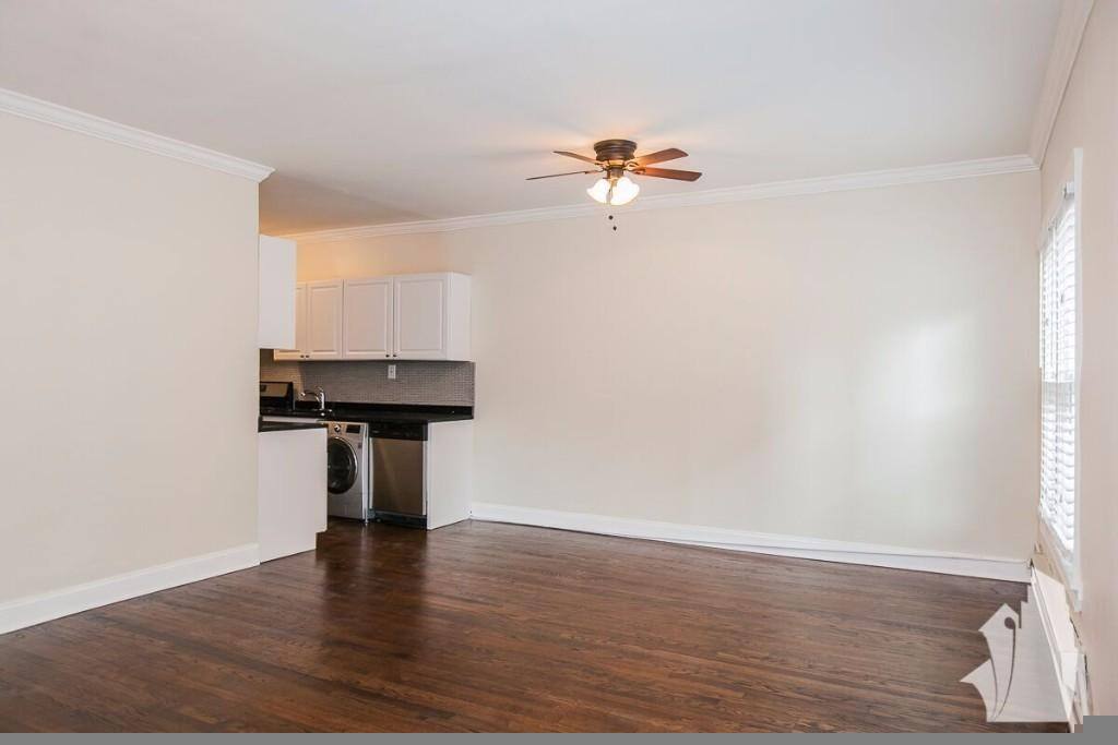 Apartment for rent at 726 W Roscoe St #2S, Chicago, IL 60657