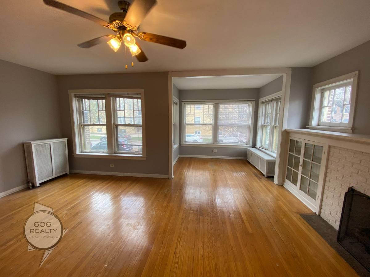 Apartment for rent at 1901 W Argyle St #2, Chicago, IL 60640