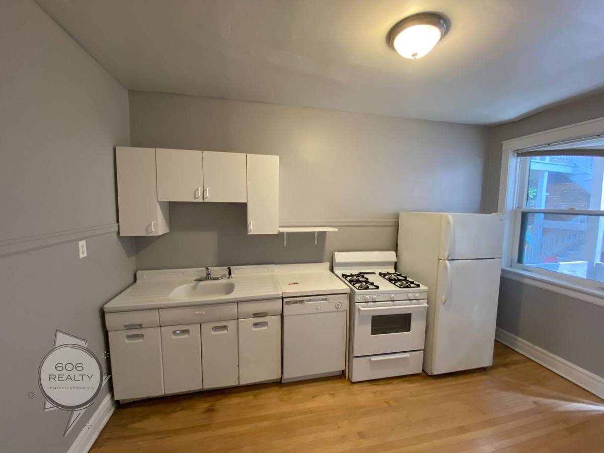 Apartment for rent at 1901 W Argyle St #2, Chicago, IL 60640