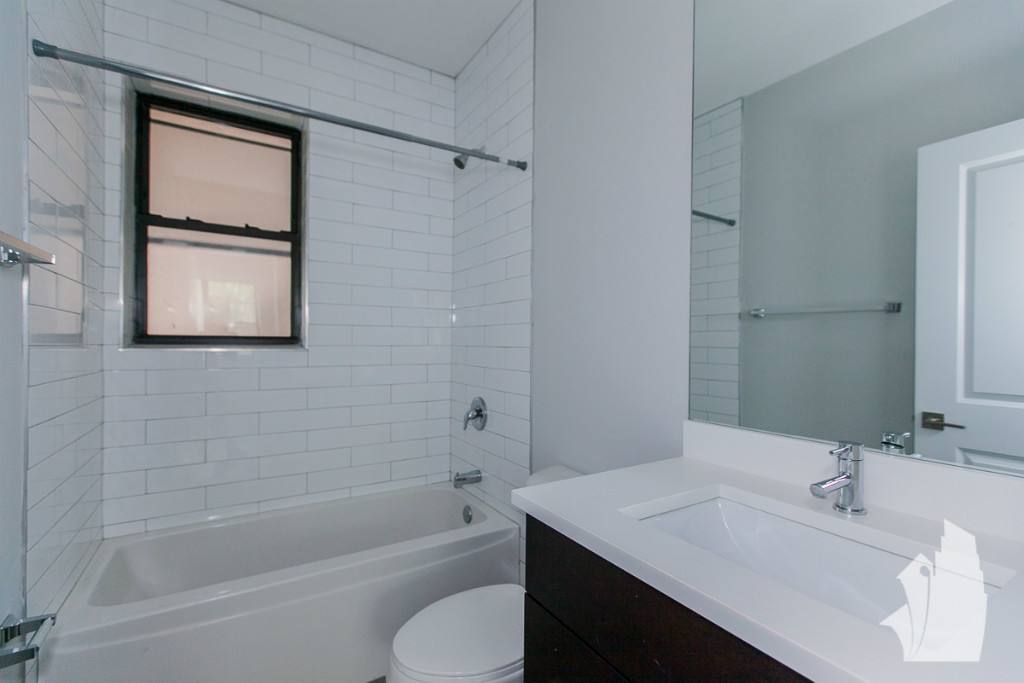 Apartment for rent at 1946 W Nelson St, Chicago, IL 60657