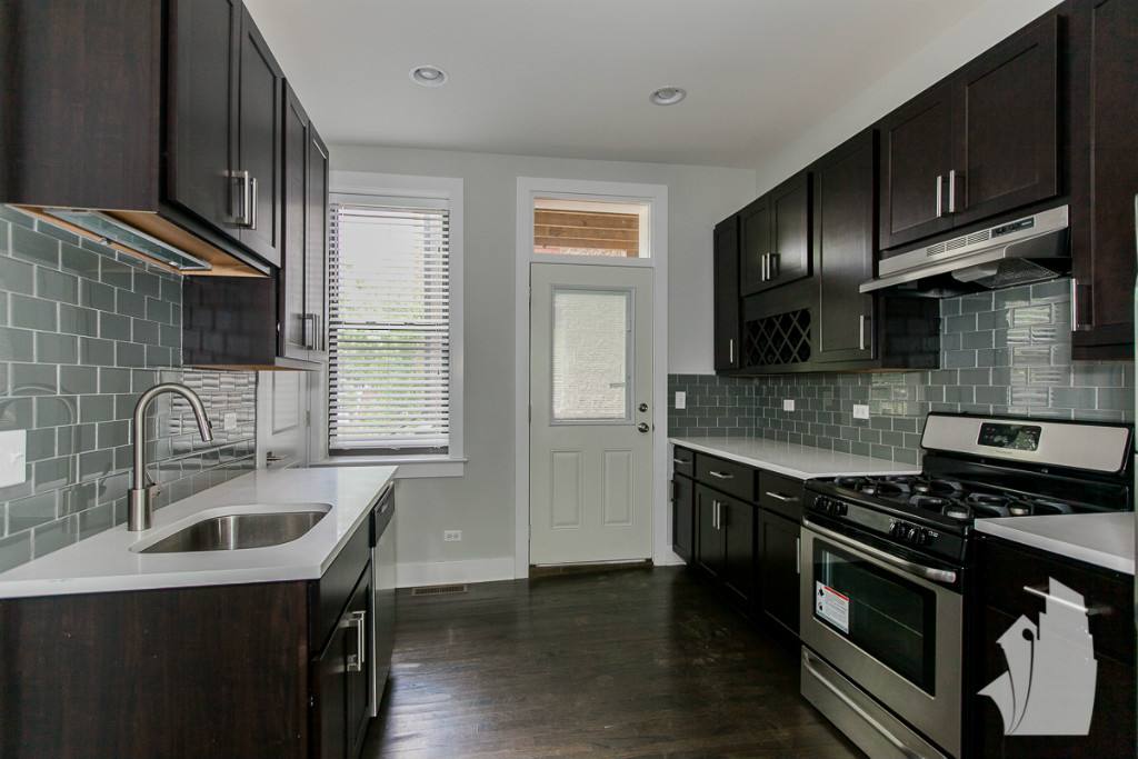 Apartment for rent at 1946 W Nelson St, Chicago, IL 60657