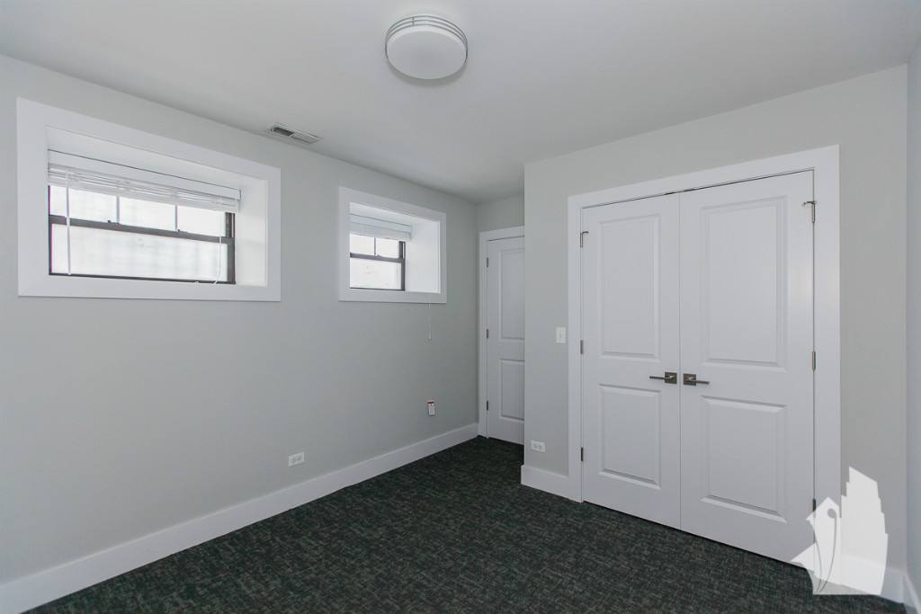 Apartment for rent at 1946 W Nelson St, Chicago, IL 60657