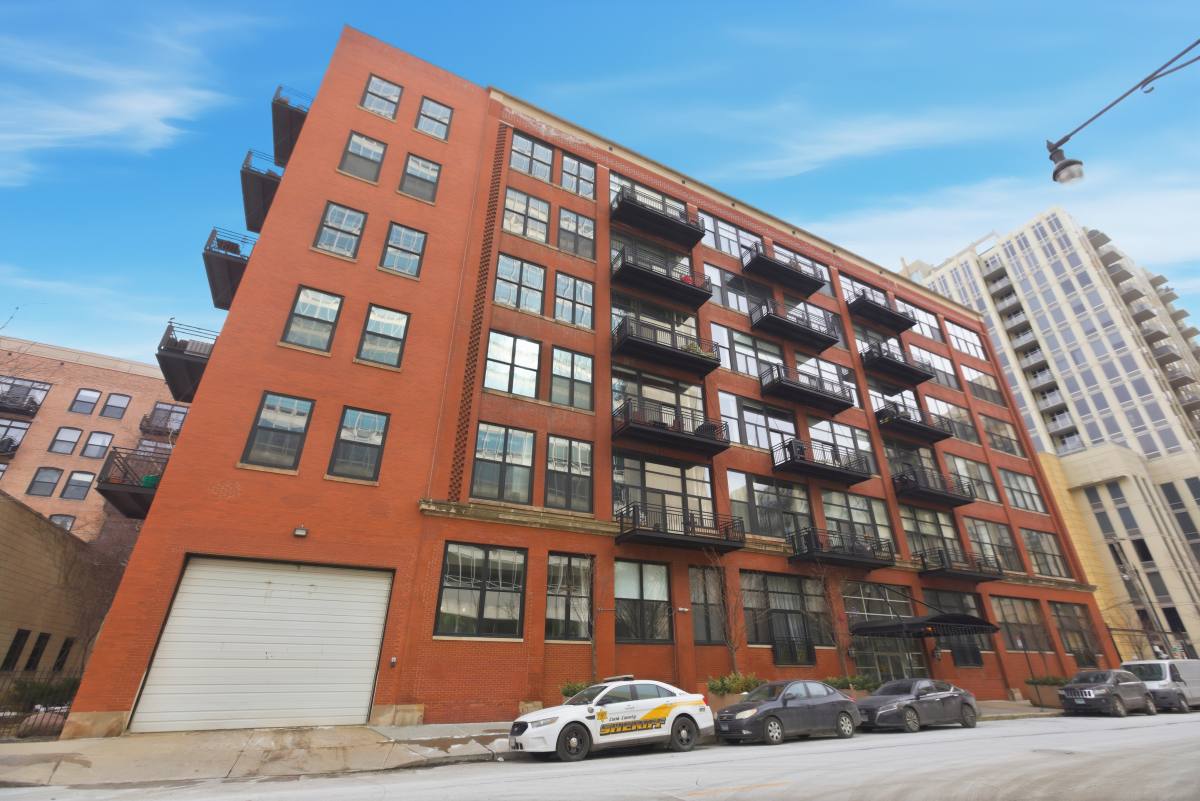 Apartment for rent at 525 W Superior St #431, Chicago, IL 60654
