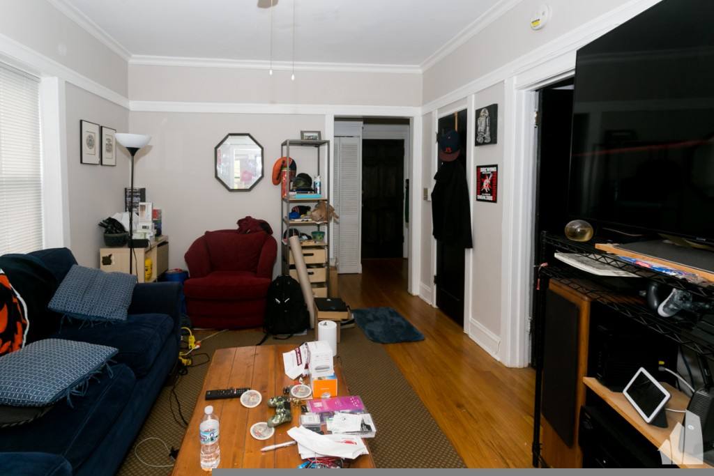 Apartment for rent at 3502 W Grace St #6-1, Chicago, IL 60618