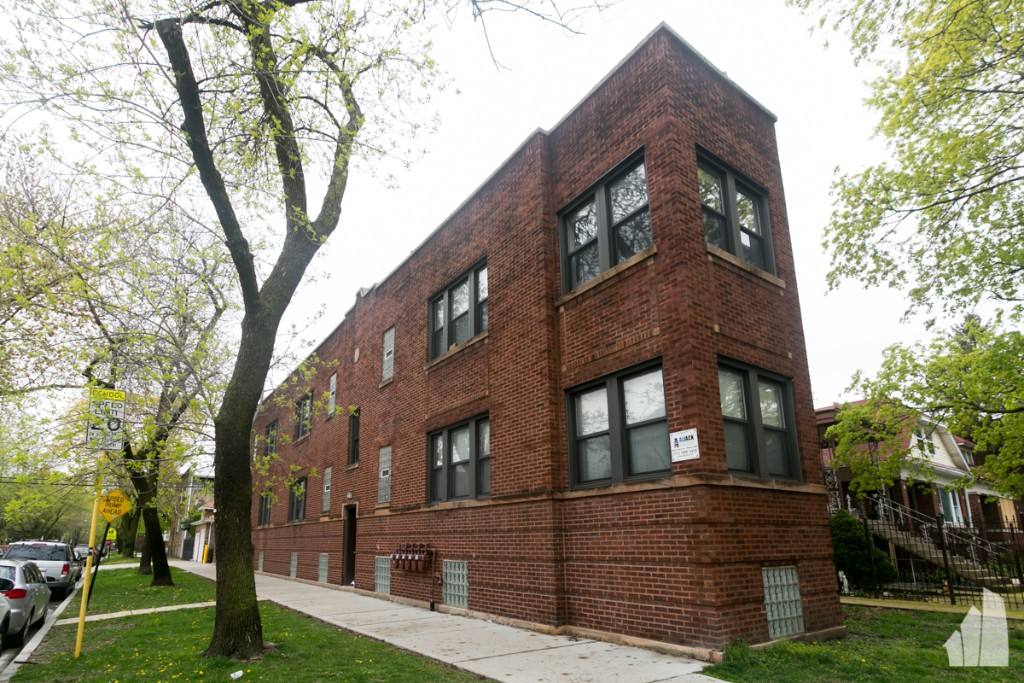 Apartment for rent at 3502 W Grace St #6-1, Chicago, IL 60618