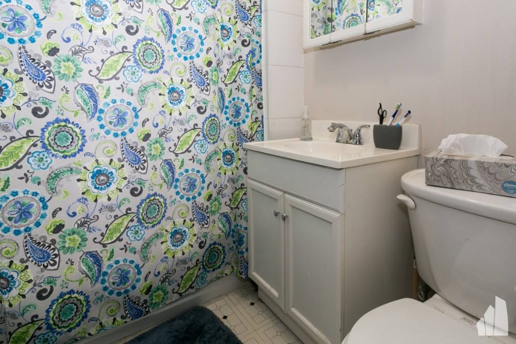 Apartment for rent at 3502 W Grace St #6-1, Chicago, IL 60618
