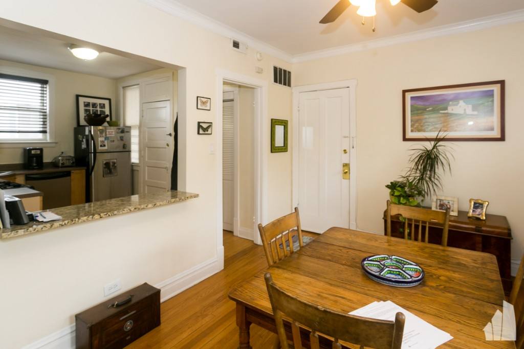 Apartment for rent at 3538 W Grace St #2E, Chicago, IL 60618