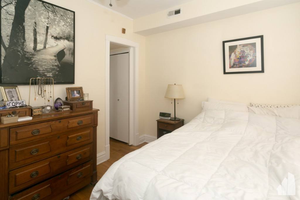 Apartment for rent at 3538 W Grace St #2E, Chicago, IL 60618