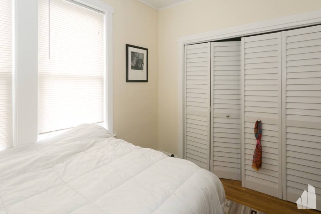 Apartment for rent at 3538 W Grace St #2E, Chicago, IL 60618