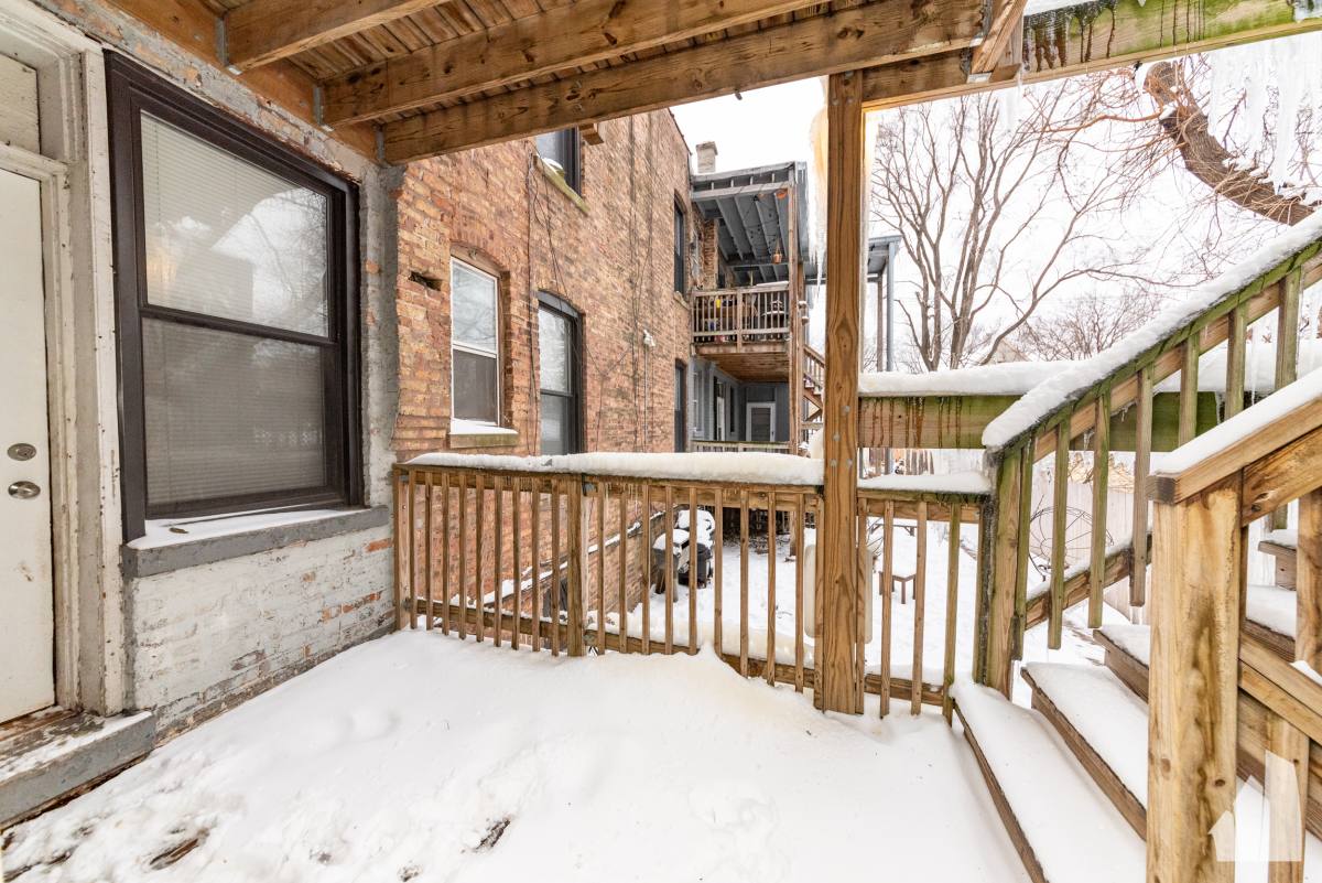 Apartment for rent at 3602 W Grace St #1, Chicago, IL 60618