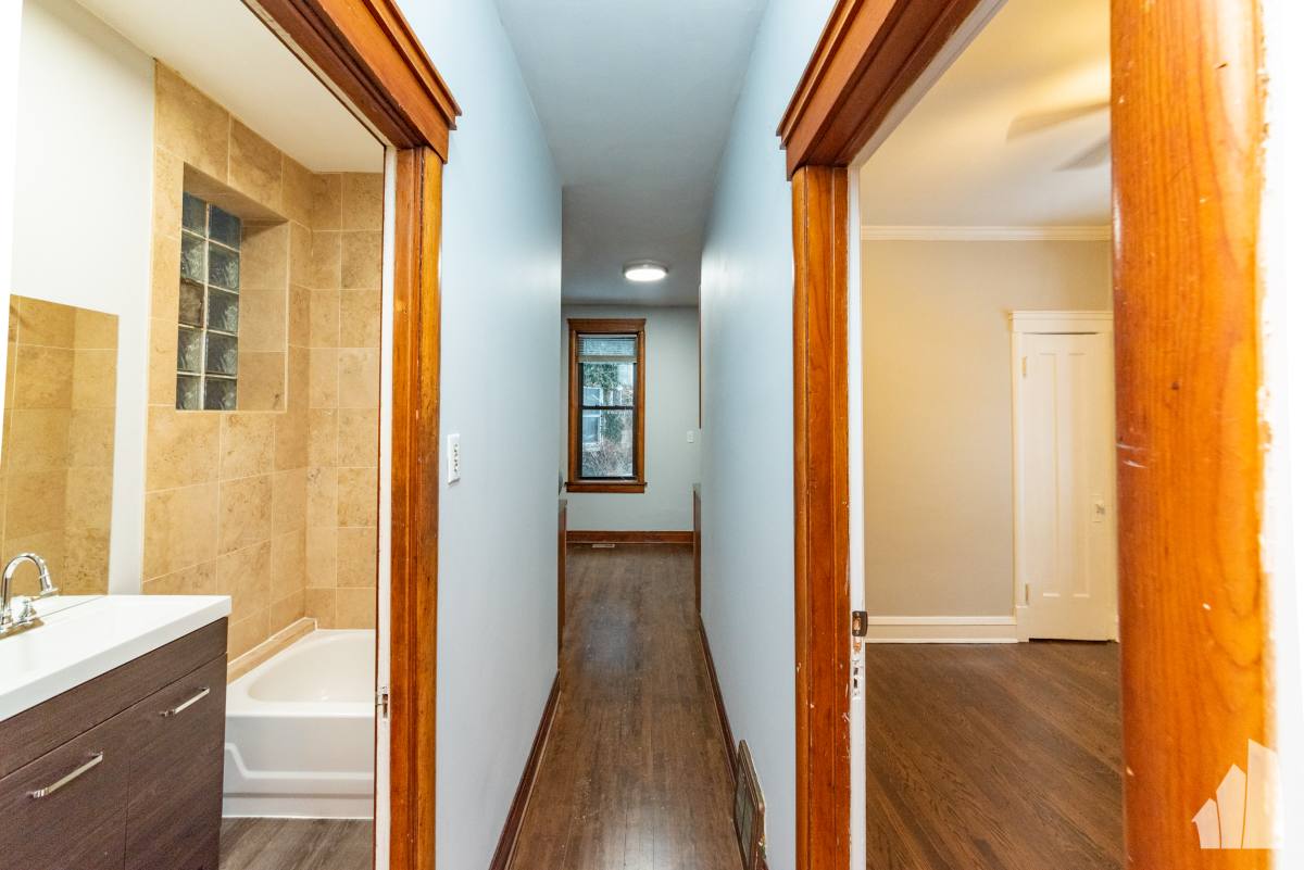 Apartment for rent at 3602 W Grace St #1, Chicago, IL 60618