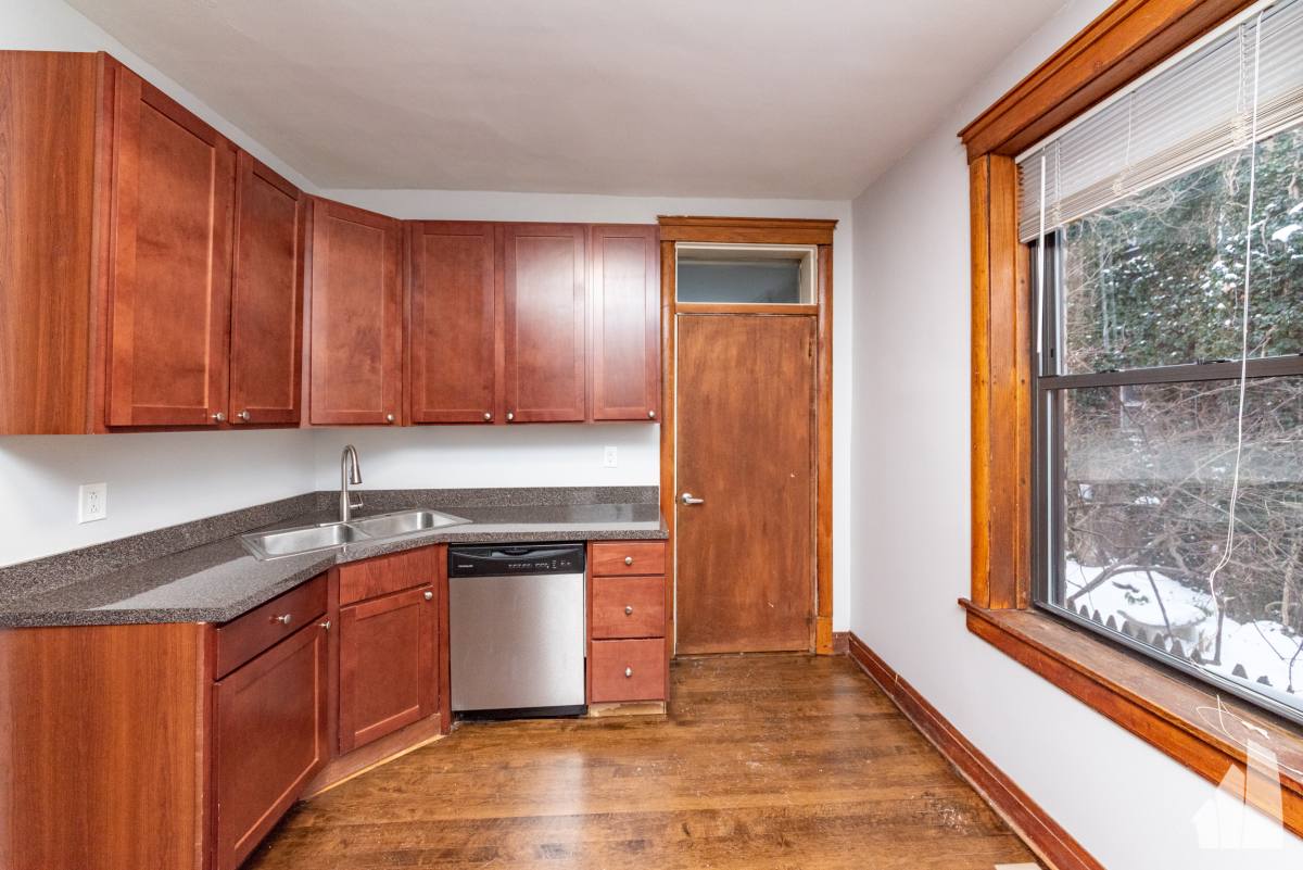 Apartment for rent at 3602 W Grace St #1, Chicago, IL 60618